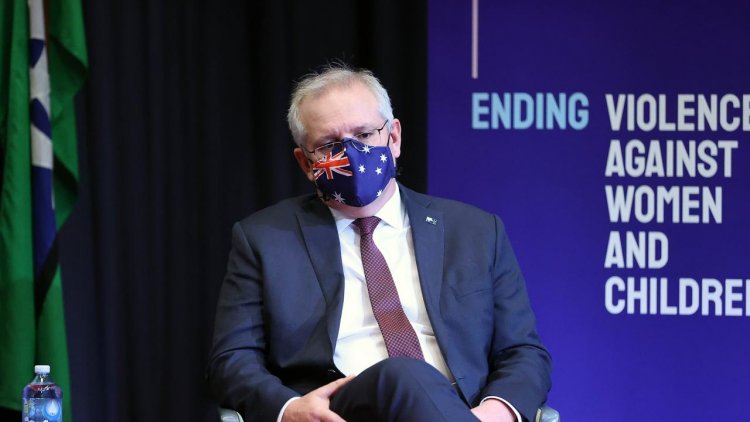 Scott Morrison under fire for flying from Canberra to Sydney during lockdown