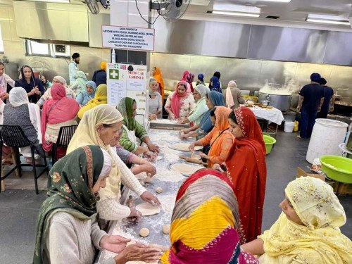 ਗੁਰੂ ਨਾਨਕ ਦੇਵ ਜੀ ਦੇ 555ਵੇਂ ਪ੍ਰਕਾਸ਼ ਦਿਹਾੜੇ ਮੌਕੇ ਦੇਸ਼ ਭਰ ਦੇ ਗੁਰਦੁਆਰਿਆਂ ਵਿੱਚ ਵਿਸ਼ੇਸ਼ ਦੀਵਾਨ