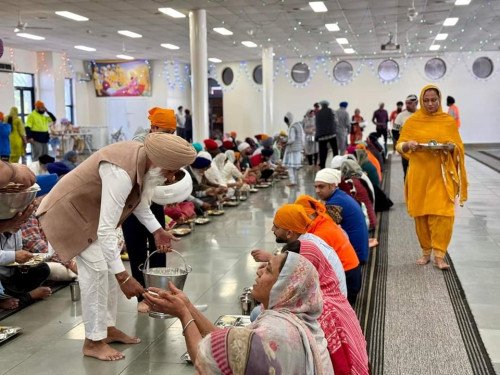 ਗੁਰੂ ਨਾਨਕ ਦੇਵ ਜੀ ਦੇ 555ਵੇਂ ਪ੍ਰਕਾਸ਼ ਦਿਹਾੜੇ ਮੌਕੇ ਦੇਸ਼ ਭਰ ਦੇ ਗੁਰਦੁਆਰਿਆਂ ਵਿੱਚ ਵਿਸ਼ੇਸ਼ ਦੀਵਾਨ