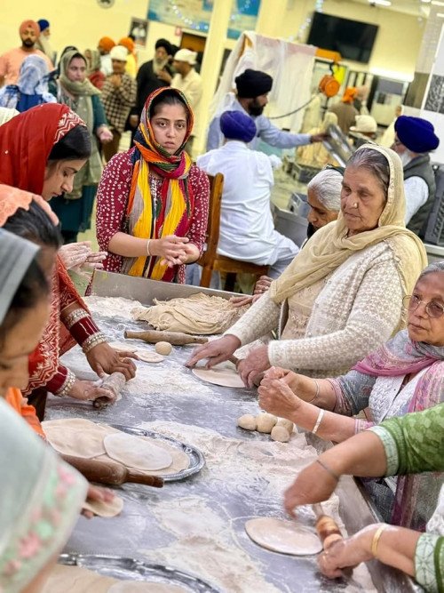 ਗੁਰੂ ਨਾਨਕ ਦੇਵ ਜੀ ਦੇ 555ਵੇਂ ਪ੍ਰਕਾਸ਼ ਦਿਹਾੜੇ ਮੌਕੇ ਦੇਸ਼ ਭਰ ਦੇ ਗੁਰਦੁਆਰਿਆਂ ਵਿੱਚ ਵਿਸ਼ੇਸ਼ ਦੀਵਾਨ