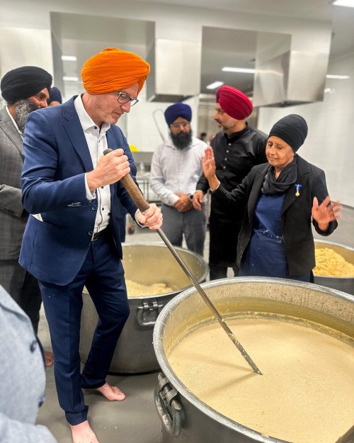Greens Senator David Shoebridge attends Sikh community gatherings at Glenwood Gurdwara Sahib