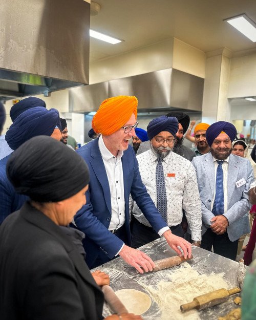 Greens Senator David Shoebridge attends Sikh community gatherings at Glenwood Gurdwara Sahib