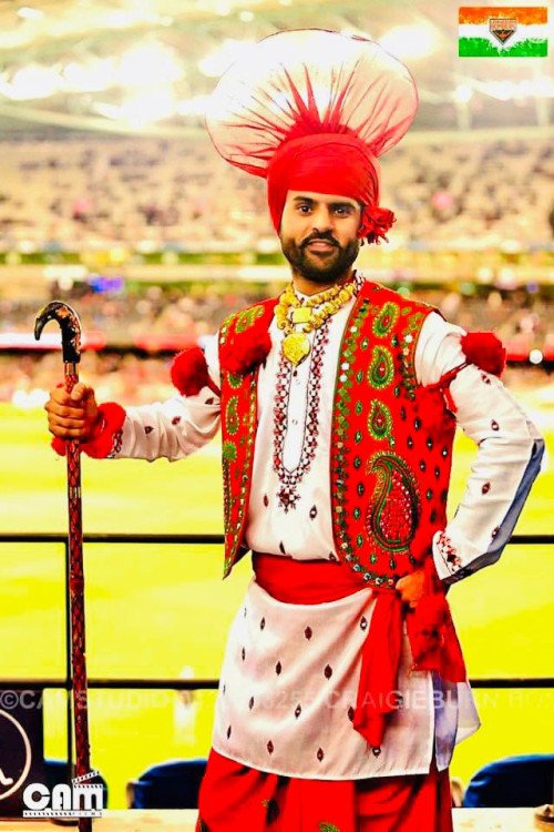 ਭੰਗੜੇ ਨੂੰ ਦਿਲੋਂ-ਜਾਨ ਨਾਲ ਚਾਹੁਣ, ਪਾਉਣ ਤੇ ਸਿਖਾਉਣ ਵਾਲਾ ਦਲਜਿੰਦਰ ਸਿੰਘ ਸੰਧੂ