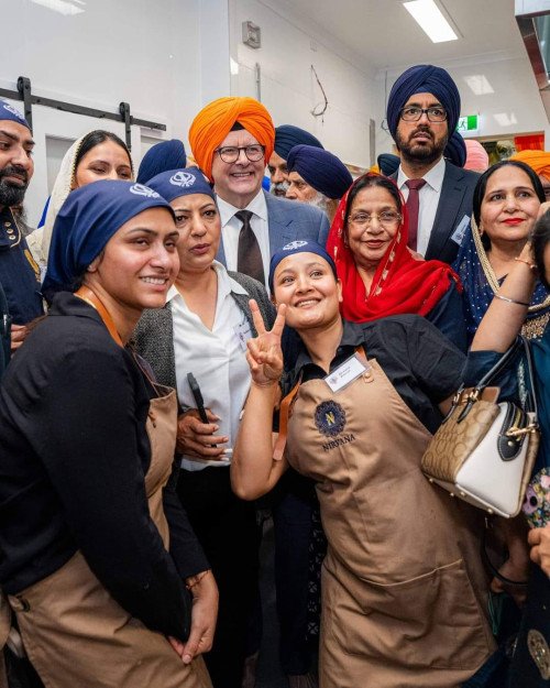 Prime Minister Anthony Albanese Pays Respects on Bandi Chhor Diwas at Gurdwara Sahib Glenwood
