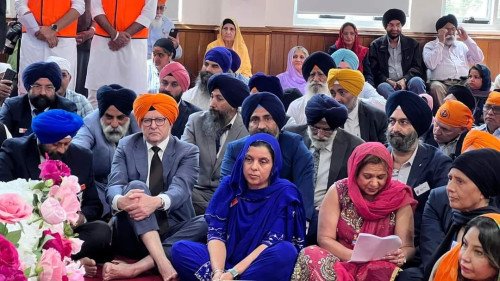 Prime Minister Anthony Albanese Pays Respects on Bandi Chhor Diwas at Gurdwara Sahib Glenwood