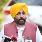 ਮੁੱਖ ਮੰਤਰੀ ਭਗਵੰਤ ਮਾਨ ਦੀ ਸਿਹਤ ਵਿਗੜੀ: ਹੈਲੀਕਾਪਟਰ ਰਾਹੀਂ ਮੁਹਾਲੀ ਦੇ ਫੋਰਟਿਸ ਹਸਪਤਾਲ ਦਾਖ਼ਲ, ਹਾਈ ਬਲੱਡ ਪ੍ਰੈਸ਼ਰ ਦੀ ਸ਼ਿਕਾਇਤ